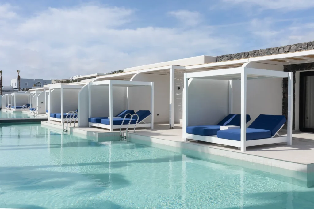 Santorini single standard room swim up shared pool