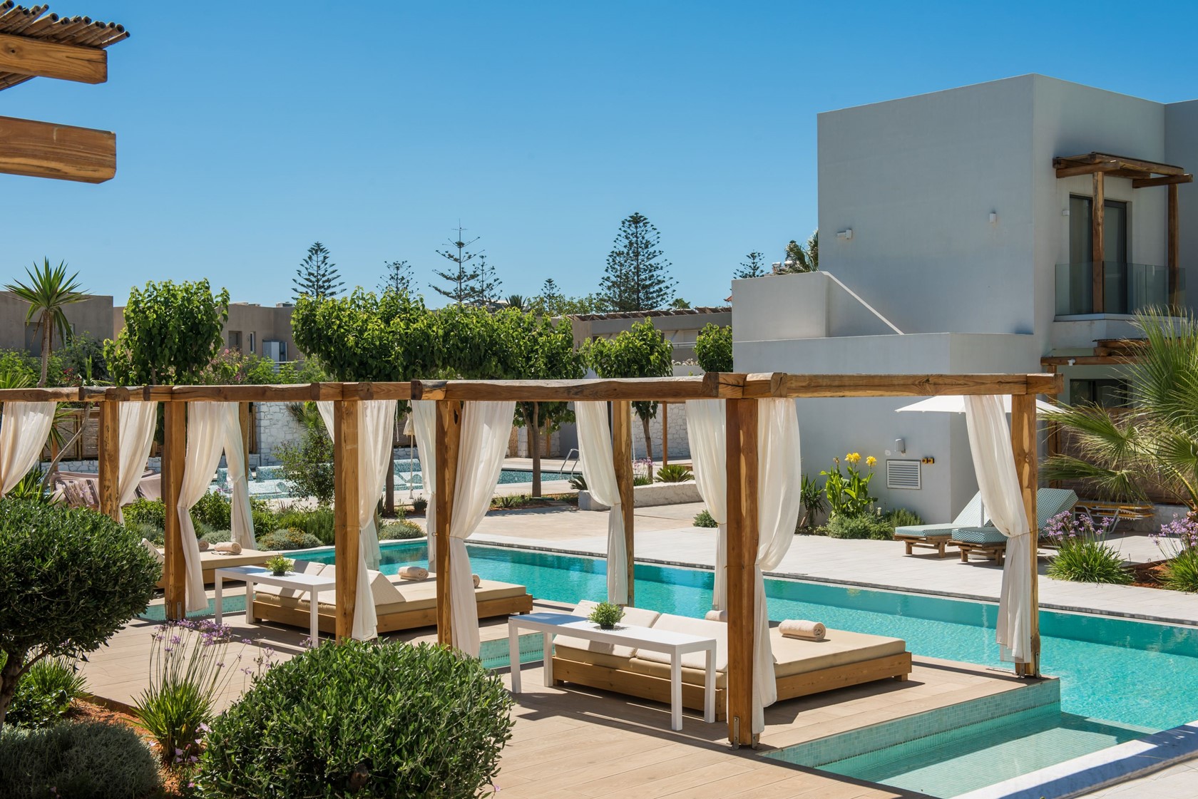 dbl_plus_swim_up-lifestyle-beach-resort